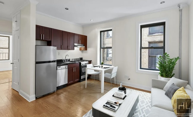 West 11th Street in New York, NY - Foto de edificio - Building Photo