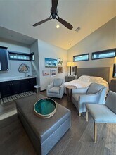 2113 Barbaro Way, Unit 11 in Spicewood, TX - Foto de edificio - Building Photo