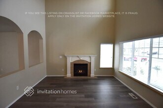 15329 87th Ave E in Puyallup, WA - Foto de edificio - Building Photo