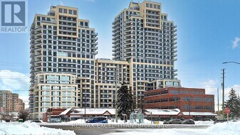9205 Yonge St in Richmond Hill, ON - Building Photo