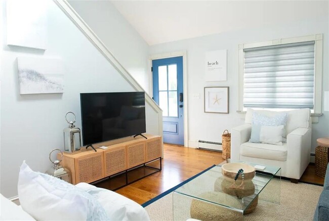 163 Morrison Ave in Middletown, RI - Building Photo - Building Photo