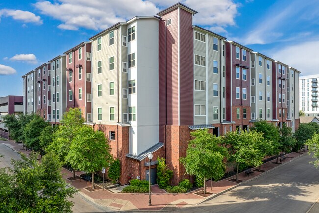Cherry Street | Student Housing in College Station, TX - Building Photo - Building Photo