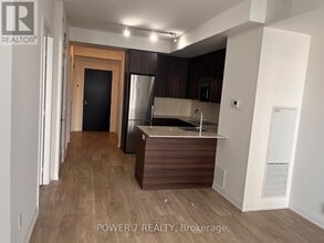 101 Erskine Ave in Toronto, ON - Building Photo - Building Photo