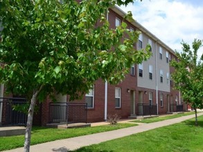 College Hill Apartments in St. Louis, MO - Foto de edificio - Building Photo