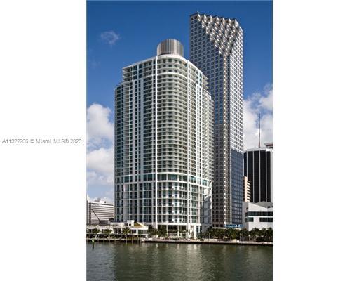 300 S BISCAYNE in Miami, FL - Building Photo