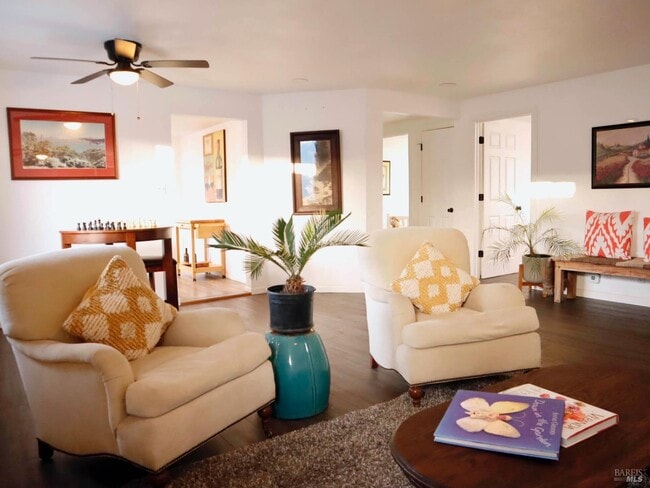 16060 39th Ave in Clearlake, CA - Foto de edificio - Building Photo