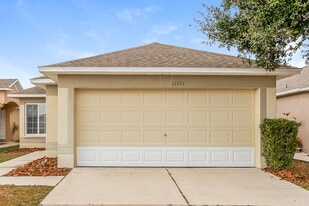 11751 Lynmoor Dr in Riverview, FL - Building Photo