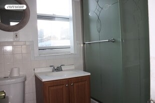 30-16 38th Ave in Queens, NY - Building Photo