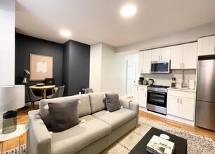 12 Derne St, Unit 301 in Boston, MA - Building Photo - Building Photo