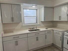 1716 W Cermak Rd, Unit 1 in Chicago, IL - Building Photo