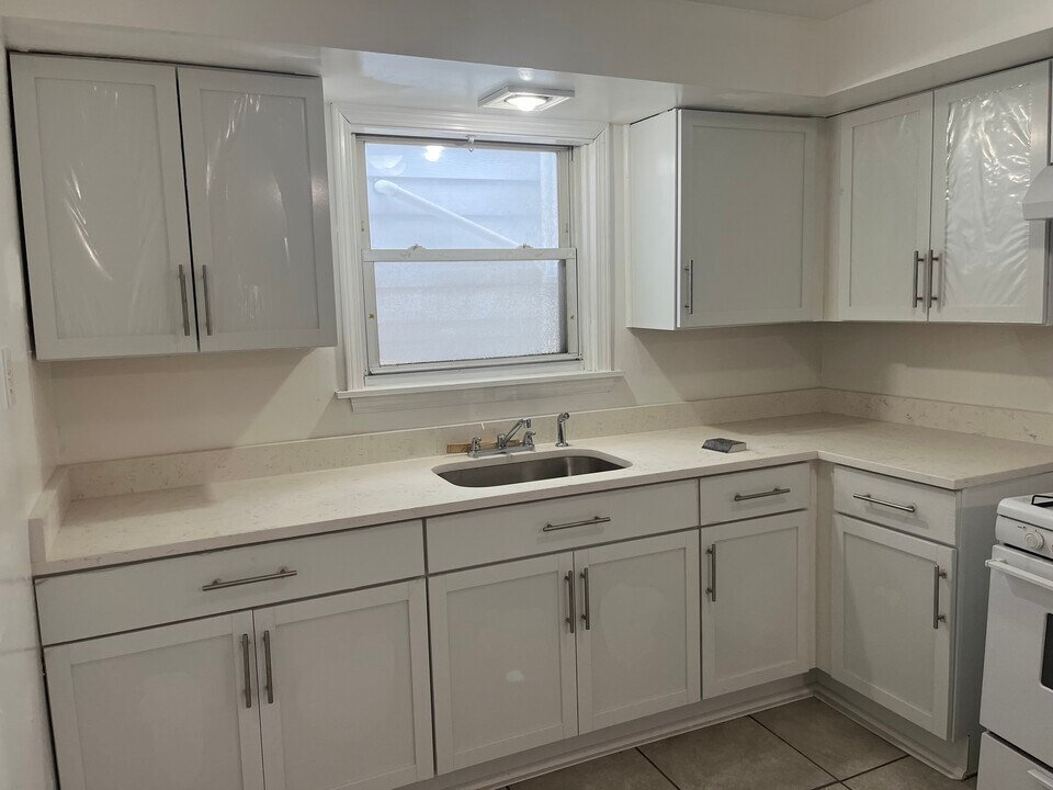 1716 W Cermak Rd, Unit 1 in Chicago, IL - Building Photo