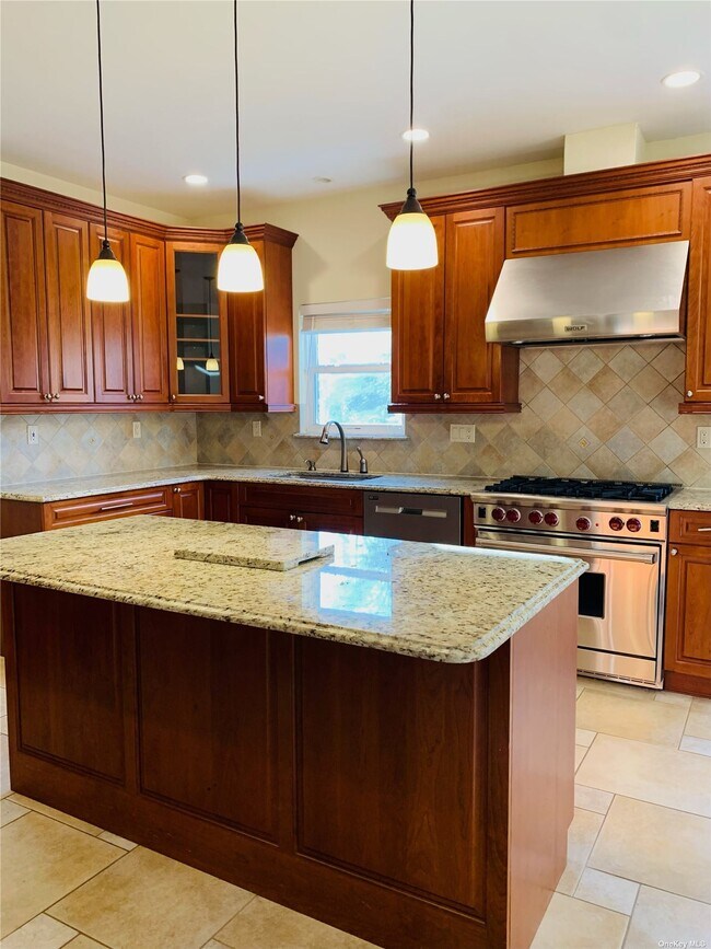 3 Marion St Rentals in Greenvale, NY