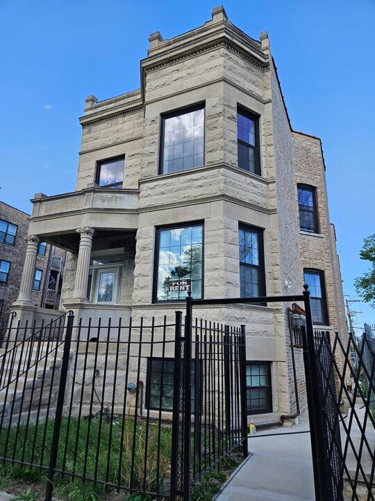 1145 S Independence Blvd, Unit 1F in Chicago, IL - Building Photo