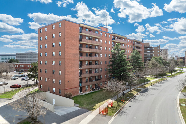 Paisley Apartments in Mississauga, ON - Building Photo - Building Photo