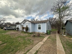 3921 Roselawn Dr in Waco, TX - Building Photo - Building Photo