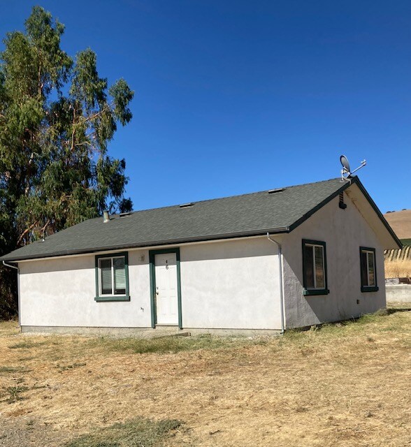 13514 Airline Hwy in Paicines, CA - Building Photo