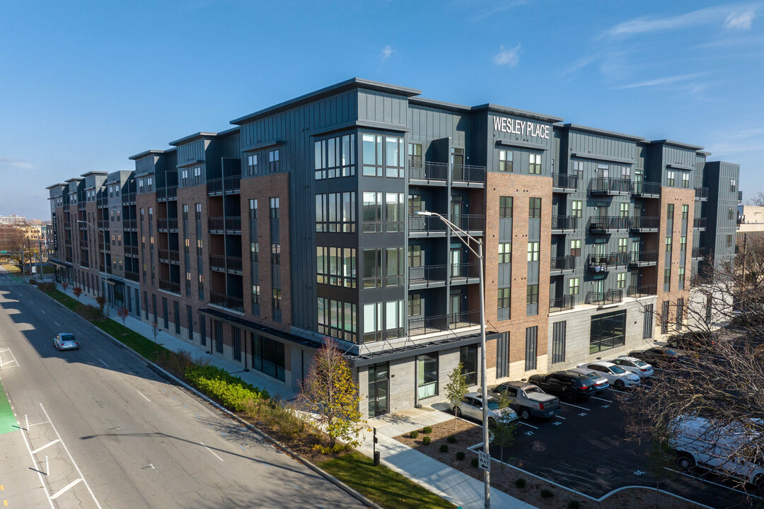 Wesley Place in Indianapolis, IN - Foto de edificio