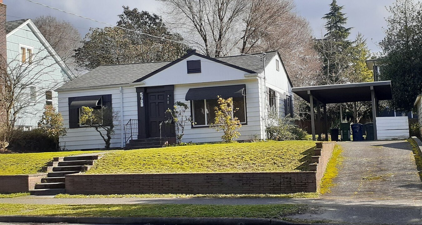 5708 40th Ave NE in Seattle, WA - Building Photo