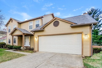 1127 Crestview St in Reynoldsburg, OH - Foto de edificio - Building Photo