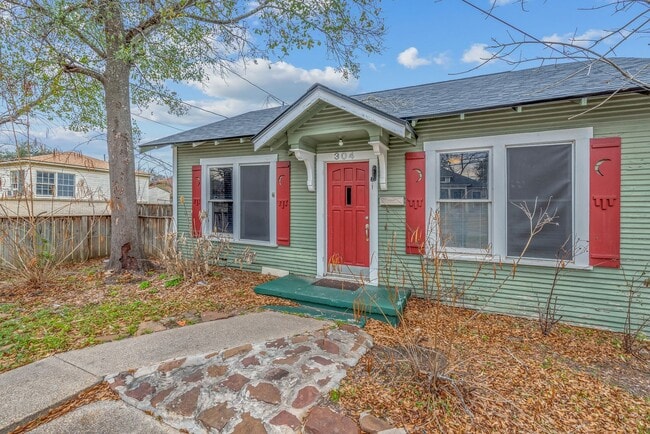 August Move In! Fantastic 3 Bed, 2 Bath in Bryan in Bryan, TX - Building Photo - Building Photo