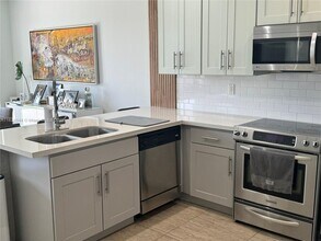 10400 NW 58th Terrace in Doral, FL - Building Photo - Building Photo
