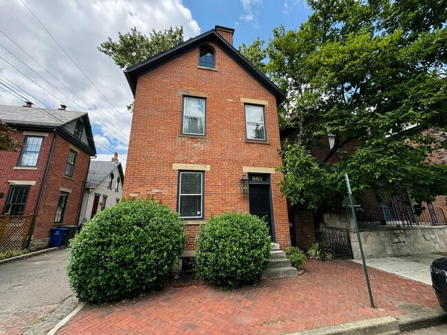 property at 561 S 5th St