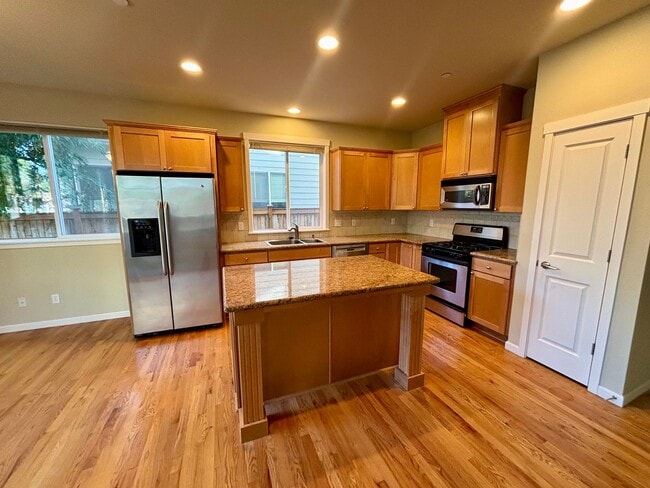 2104 Monterey Ct NE in Renton, WA - Building Photo - Building Photo