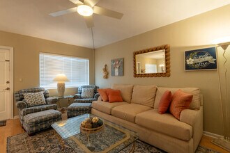 2880 Lake Osborne Dr in Lake Worth Beach, FL - Building Photo - Building Photo