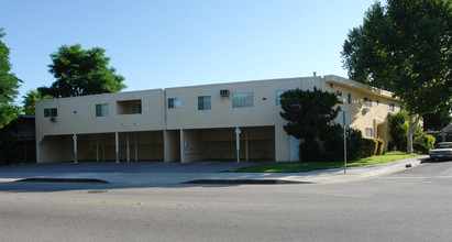 Oak Manor in Santa Clarita, CA - Foto de edificio - Building Photo