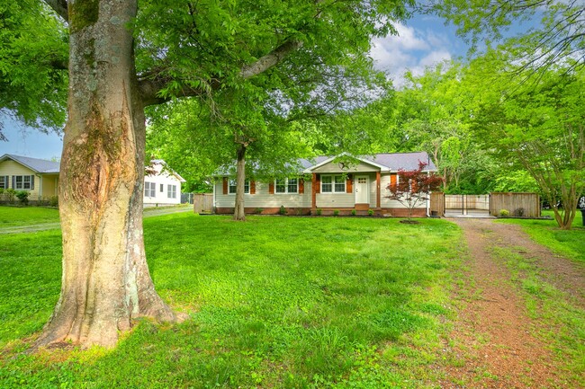 1143 Bayview Dr in Gallatin, TN - Building Photo - Building Photo
