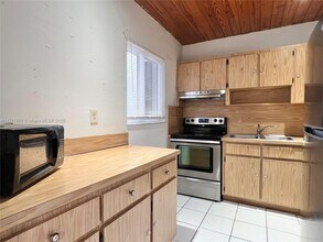 11423 NW 4th Ter in Sweetwater, FL - Building Photo - Building Photo