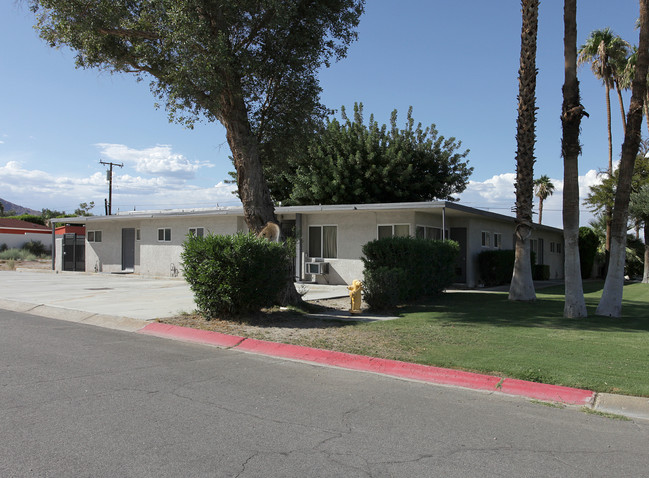 2951 N De Anza Rd in Palm Springs, CA - Building Photo - Building Photo