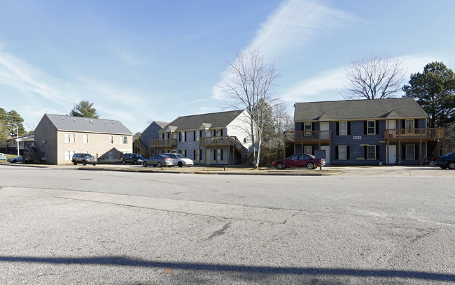 Jamestown on the Creek Apartments in Raleigh, NC - Building Photo - Building Photo