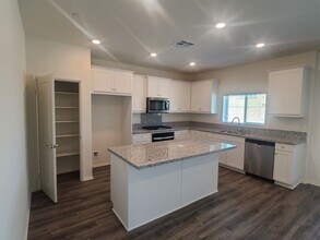 15674 Santa Cruz Ct in Victorville, CA - Building Photo - Building Photo