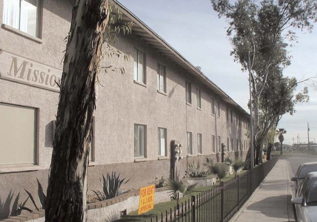 Mission Place in Phoenix, AZ - Foto de edificio - Building Photo