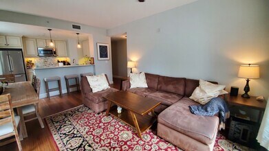 1150 J St, Unit Unit 217 in San Diego, CA - Building Photo - Building Photo