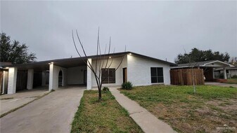 2604 Quince Ln in McAllen, TX - Building Photo