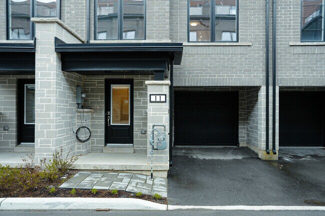 258 Hespeler Rd in Cambridge, ON - Building Photo - Building Photo