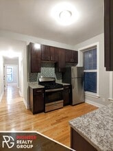 635 W Oakdale Ave, Unit 627-1 in Chicago, IL - Foto de edificio - Building Photo