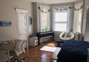 58-60 Burbank St, Unit 19 in Boston, MA - Building Photo - Building Photo