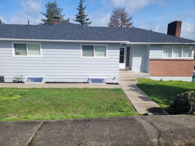 417 E B St in Rainier, OR - Building Photo - Building Photo