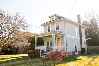 1226 Love St in Pittsburgh, PA - Foto de edificio - Building Photo