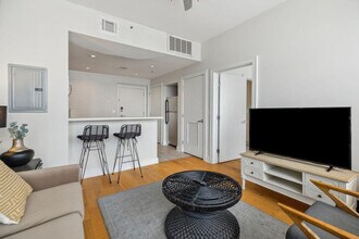 925 Common St in New Orleans, LA - Foto de edificio - Building Photo