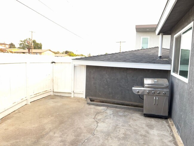 2238 Sea Breeze Dr in San Diego, CA - Building Photo - Building Photo