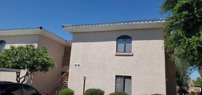 10030 W Indian School Rd-Unit -230 in Phoenix, AZ - Building Photo - Building Photo