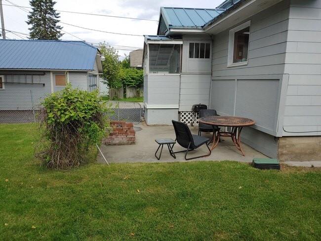 property at 1712 E Sherman Ave