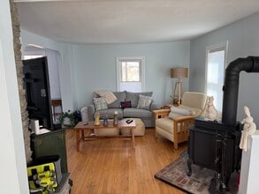13 Hope Ct in South Kingstown, RI - Building Photo - Building Photo