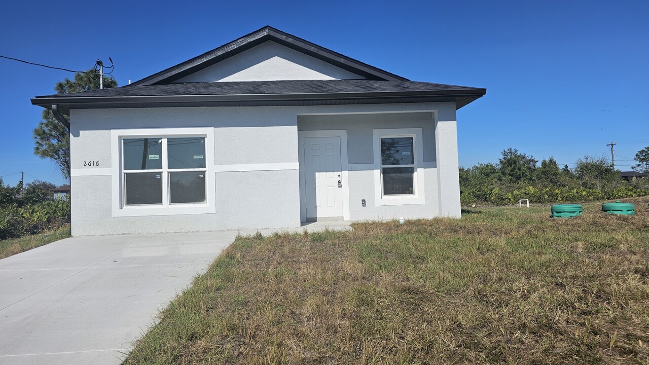 2616 9th St SW in Lehigh Acres, FL - Building Photo