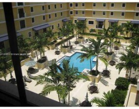 8390 SW 72nd Ave in Miami, FL - Building Photo - Building Photo