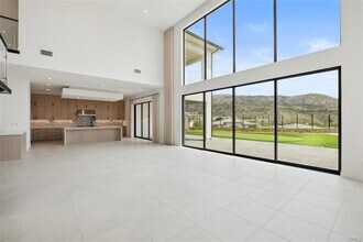 11854 Hillsborough Ln in Los Angeles, CA - Foto de edificio - Building Photo